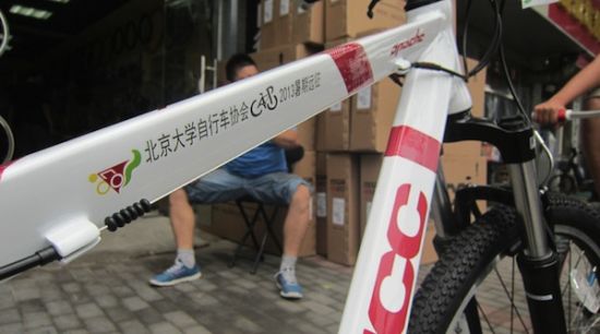 ucc环球自行车特意为本次暑期远征团订制了带有北大车协标识和远征路线字样的ucc阿帕奇暑期车。