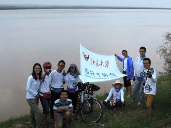上周，北京大学自行车协会2013年暑期远征骑行团和实践团共22名队员从北京大学出发，踏上了呼和浩特-兰州-祁连-嘉峪关的壮美征途。